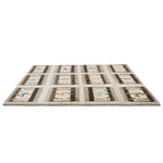 一つ一つのマスに異なる模様を施したユニークなデザイン