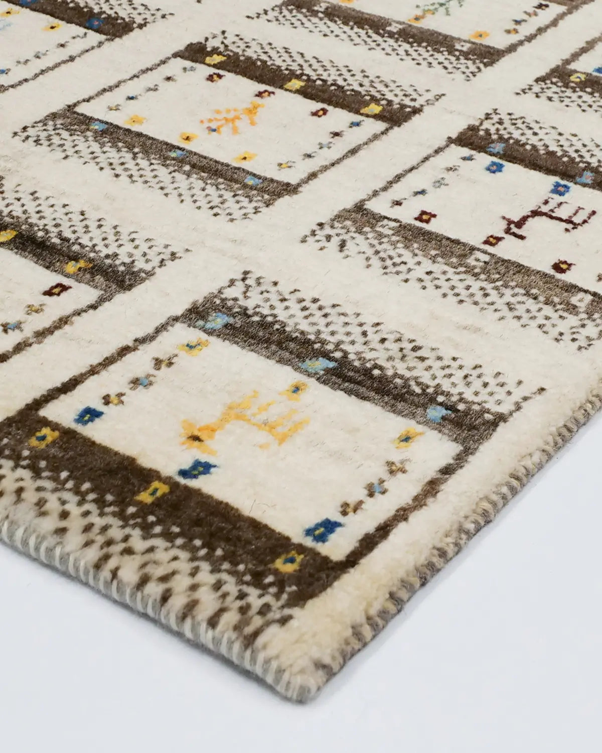 シンプルで温かみのあるナチュラルデザインのギャッベ