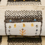 伝統的なギャッベ文様をモダンにアレンジしたデザイン