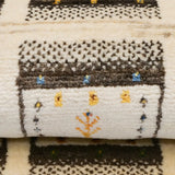 伝統的なギャッベ文様をモダンにアレンジしたデザイン