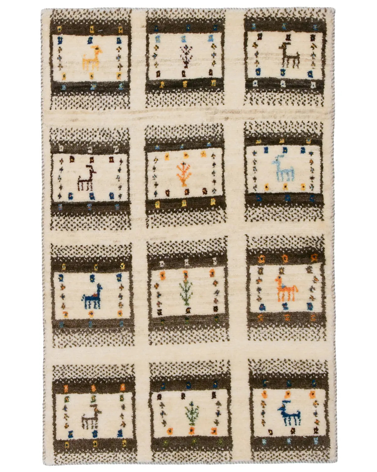 動物と植物を囲む格子デザインのギャッベ