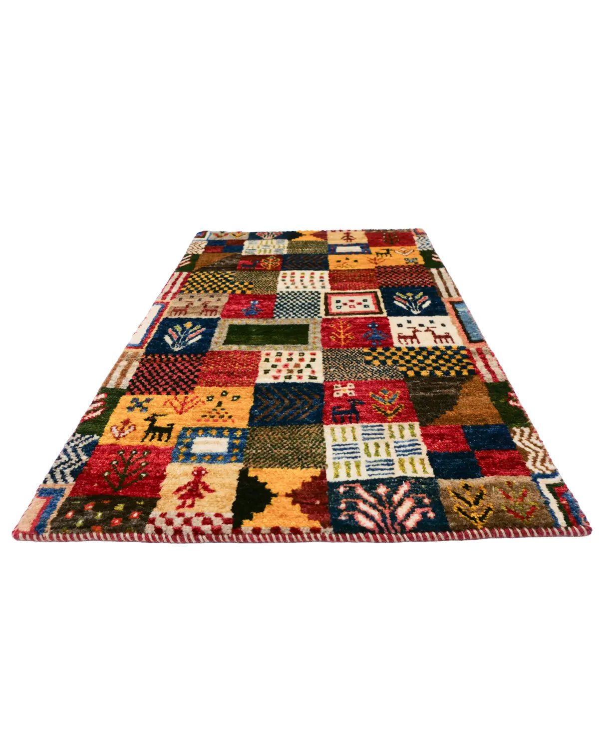 動物や植物などの文様を散りばめた遊び心あるデザイン