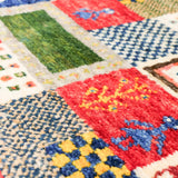 温かみある色彩と民族的模様が魅力のギャッベ