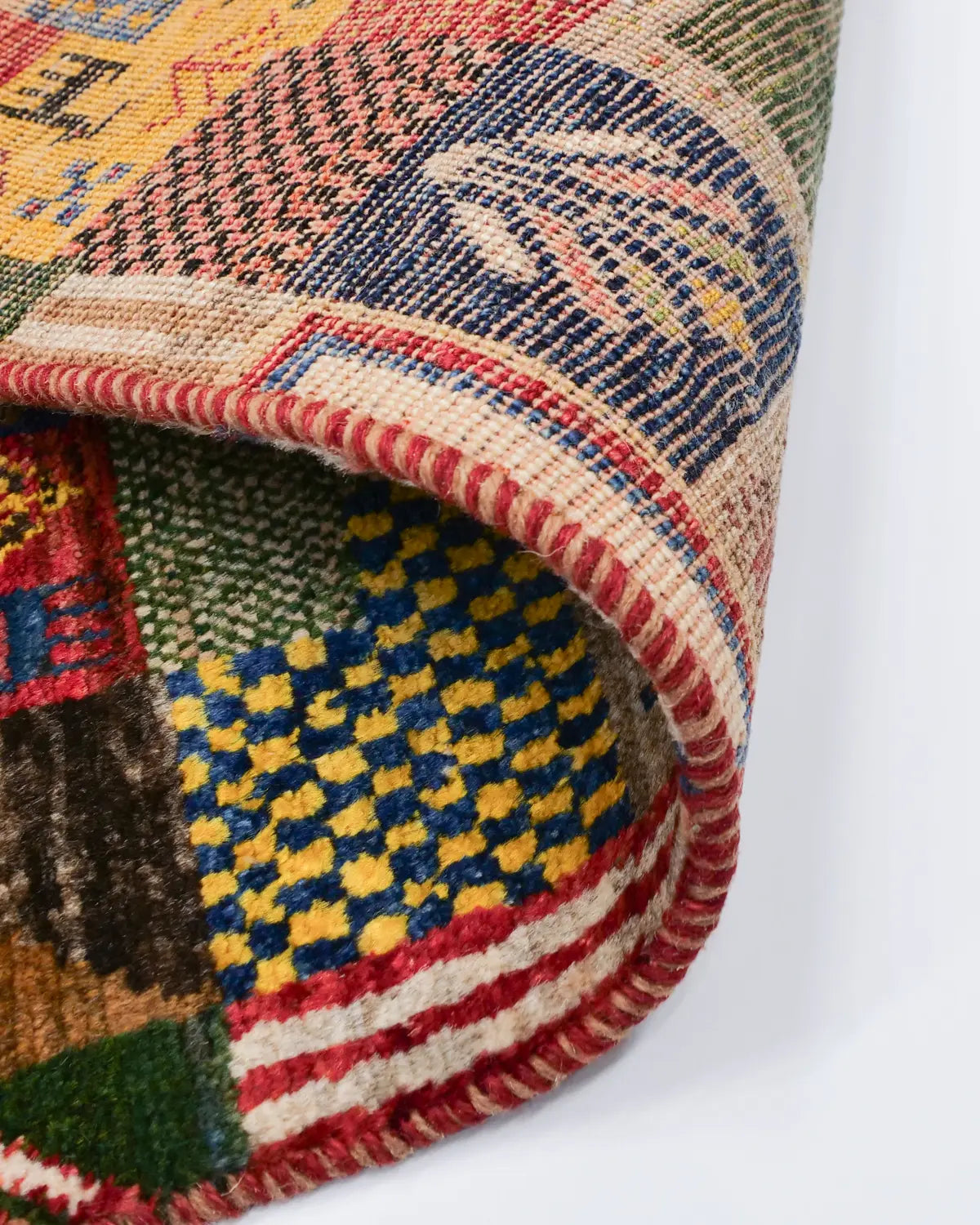 見るたびに発見があるアートのようなギャッベラグ