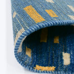 手織りならではの柔らかな風合いが魅力の幾何学ラグ