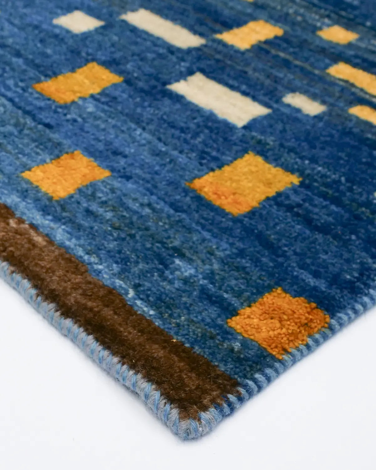 モダンインテリアにも合うブルー系ギャッベ