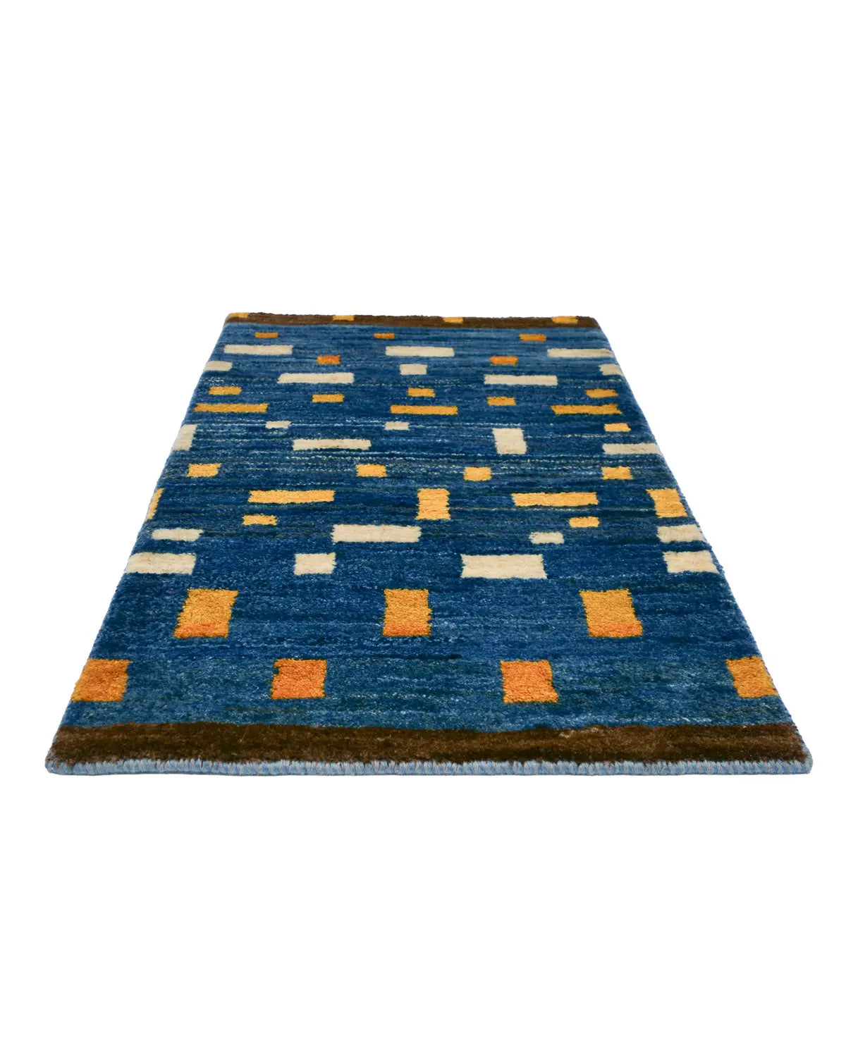 ウール素材の心地よい手触りが楽しめる青いギャッベマット