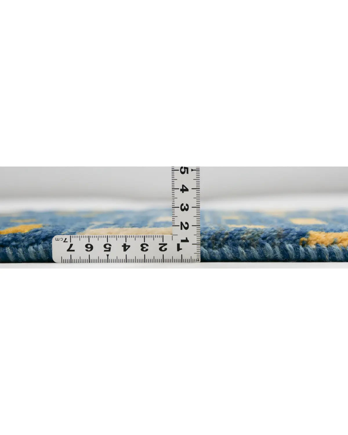 黄と白のアクセントが映えるスタイリッシュなギャッベ