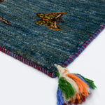 玄関やリビングに映える、自然を感じるブルーのギャッベ