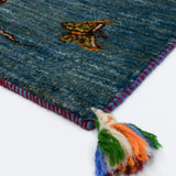 玄関やリビングに映える、自然を感じるブルーのギャッベ