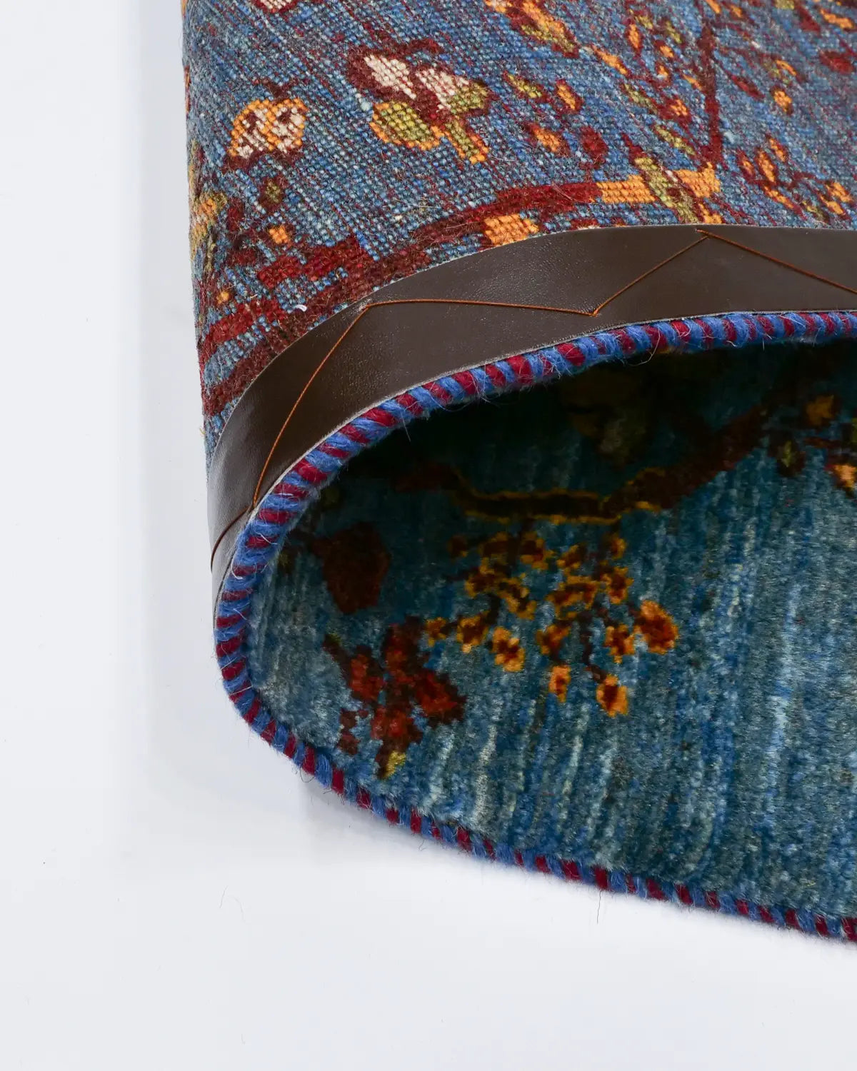 自然の息吹を感じるアートのようなウールギャッベ