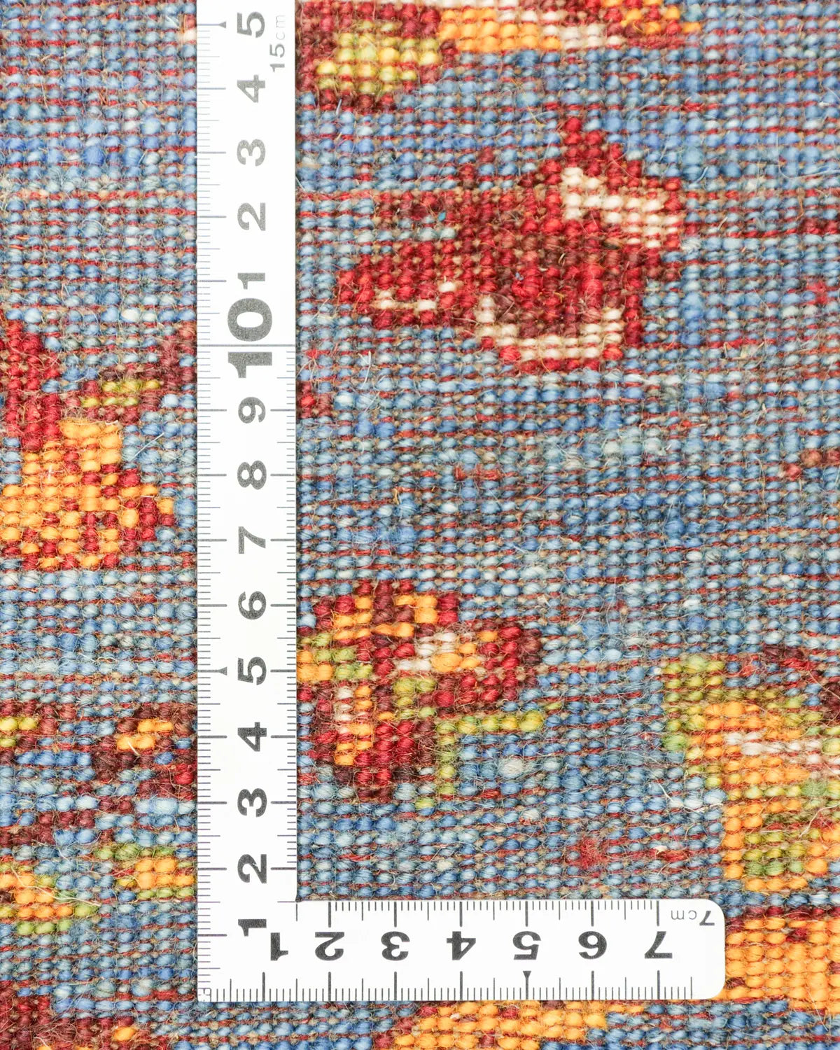 手織りならではの温かみと深みある青が美しいギャッベの織り密度