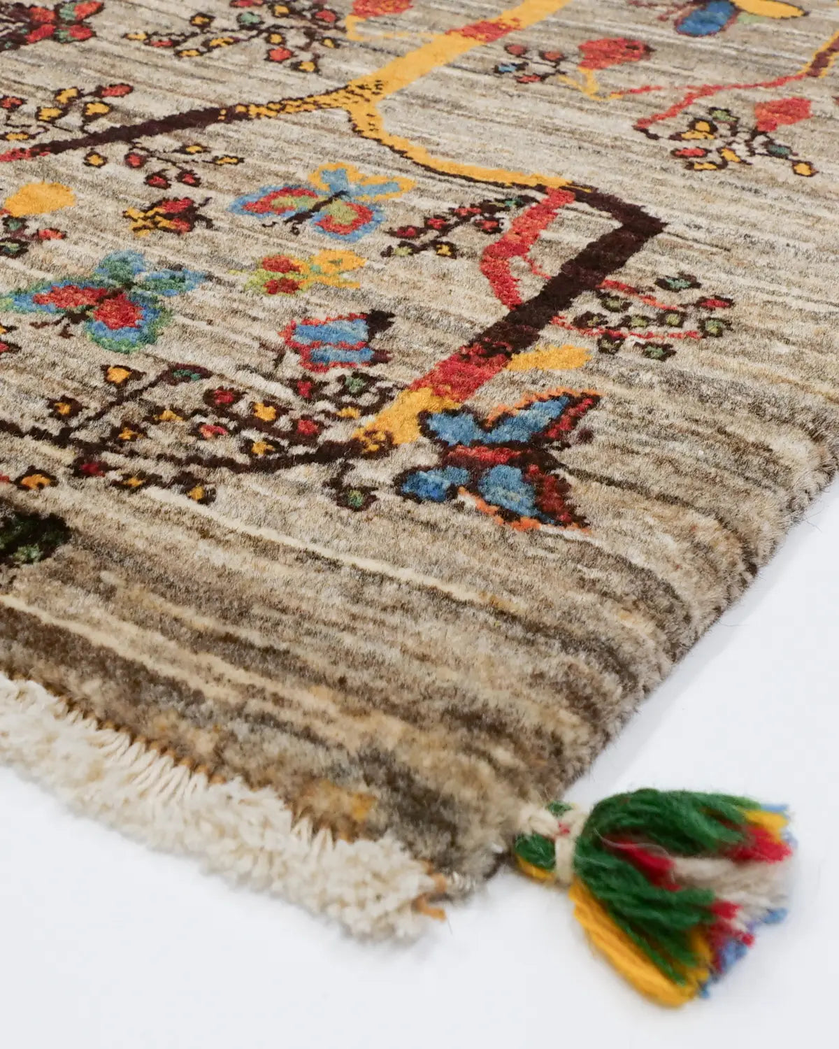 手紡ぎウールで織り上げた、やさしい風合いのアートギャッベ