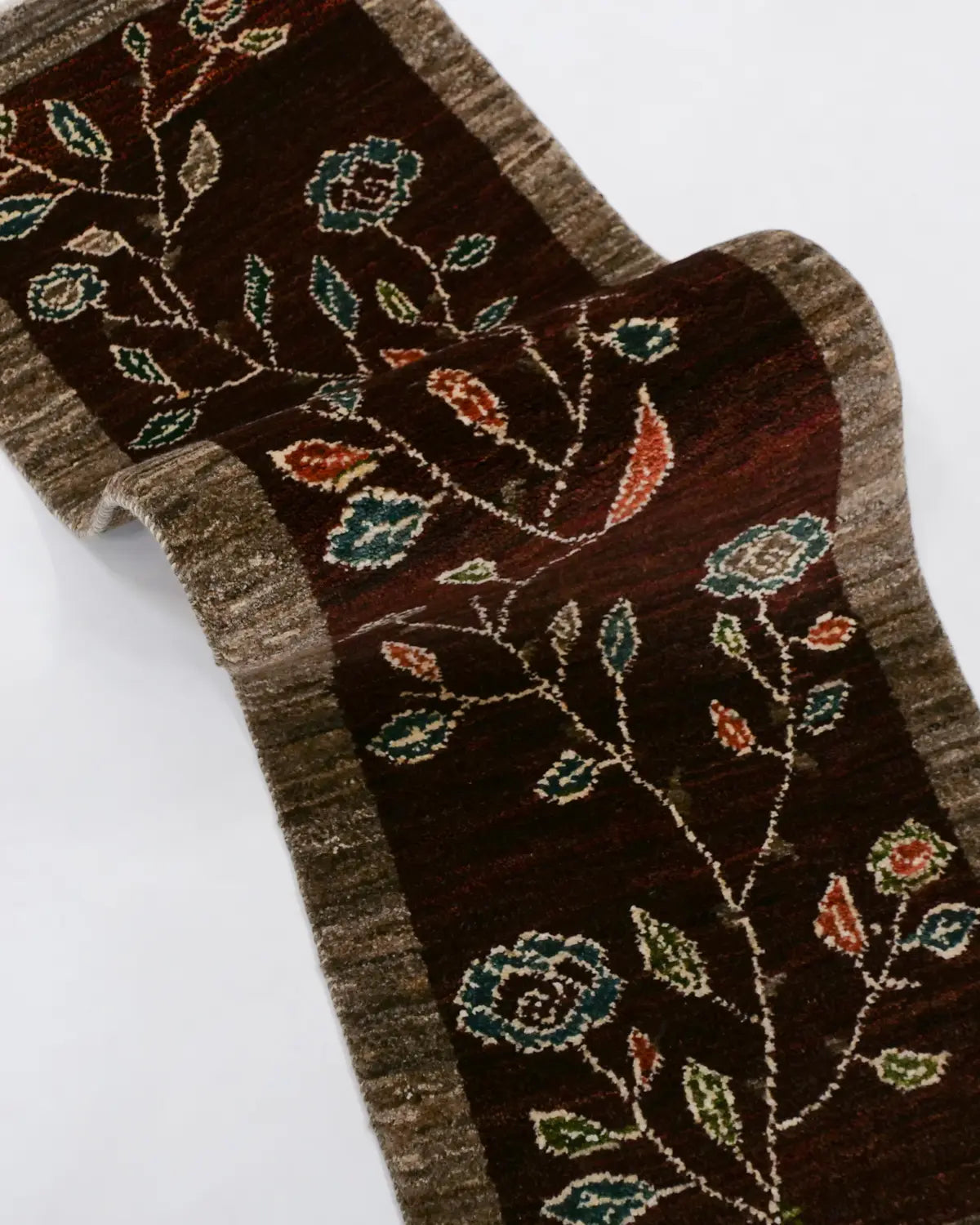 厚みのあるペルシャギャッベ シーラーズ産 クッション性の高いラグ