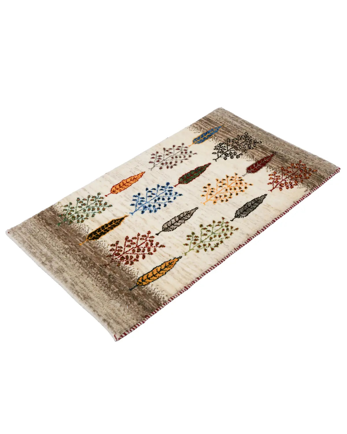 色とりどりの木が整然と並ぶ可愛いギャッベ