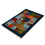 カラフルな四角模様が並ぶモダンなギャッベ