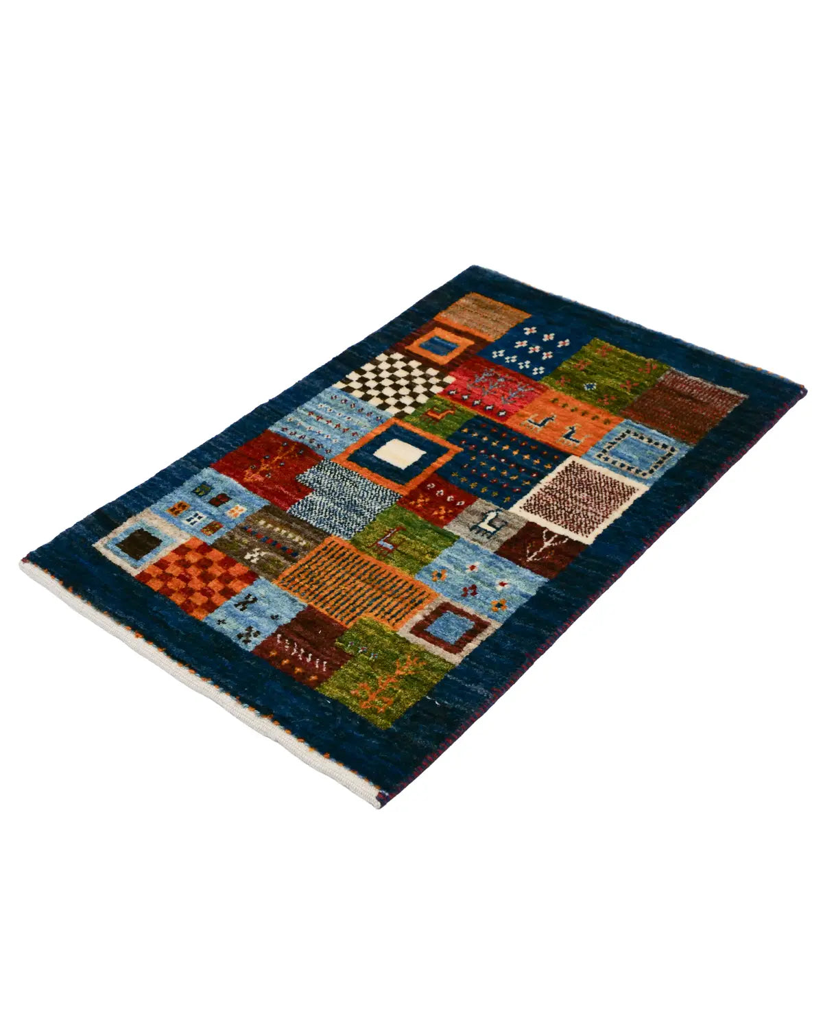 カラフルな四角模様が並ぶモダンなギャッベ