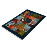 カラフルな四角模様が並ぶモダンなギャッベ