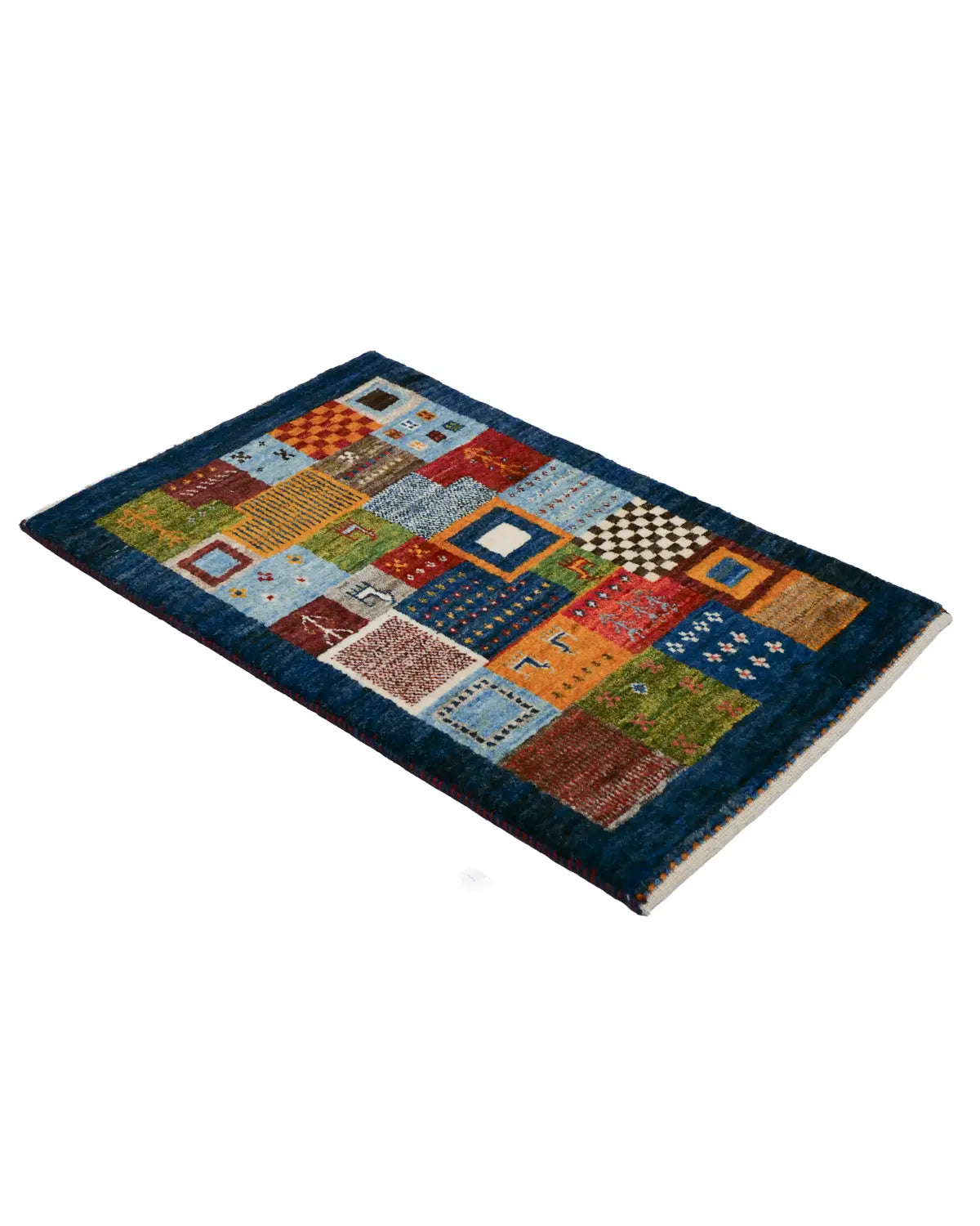 伝統と遊び心を感じるデザインラグ