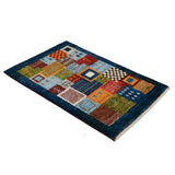 伝統と遊び心を感じるデザインラグ