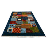 鮮やかなブルーとオレンジが印象的なギャッベマット