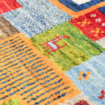 手織りならではの温もりを感じるパターンギャッベ