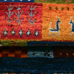 玄関に彩りを添えるカラーブロックラグ