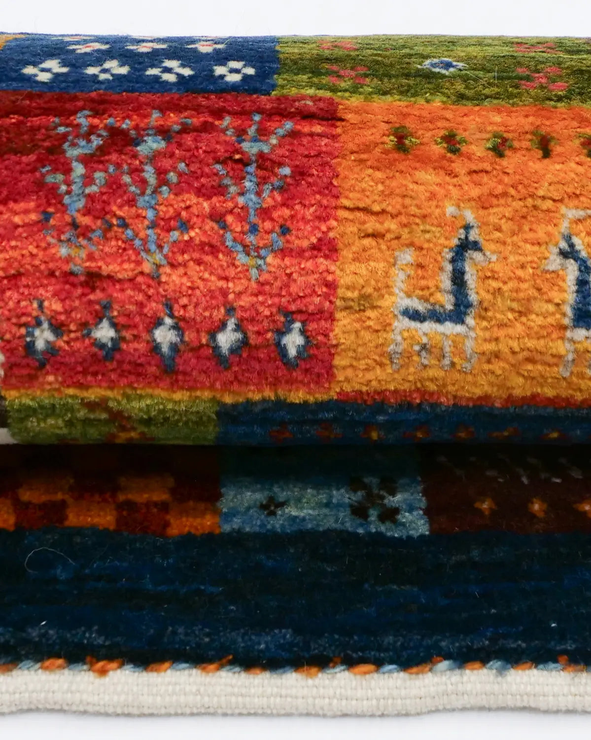 玄関に彩りを添えるカラーブロックラグ