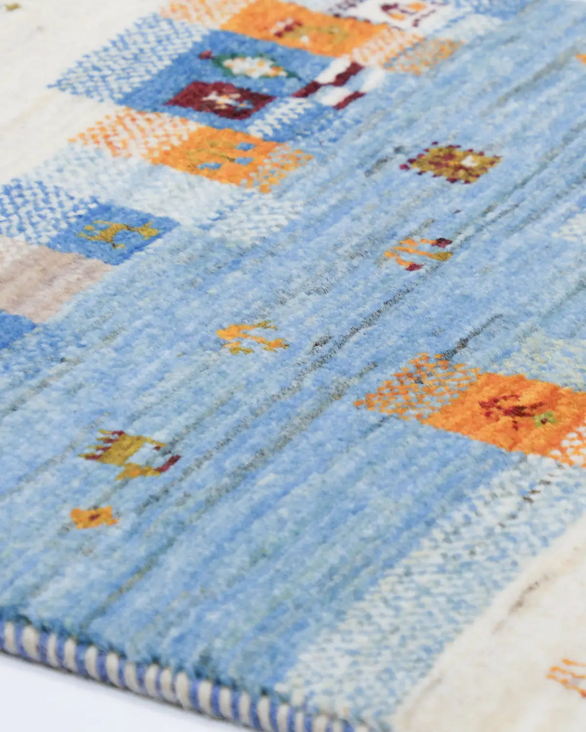 パッチワークのような温かみのあるギャッベ