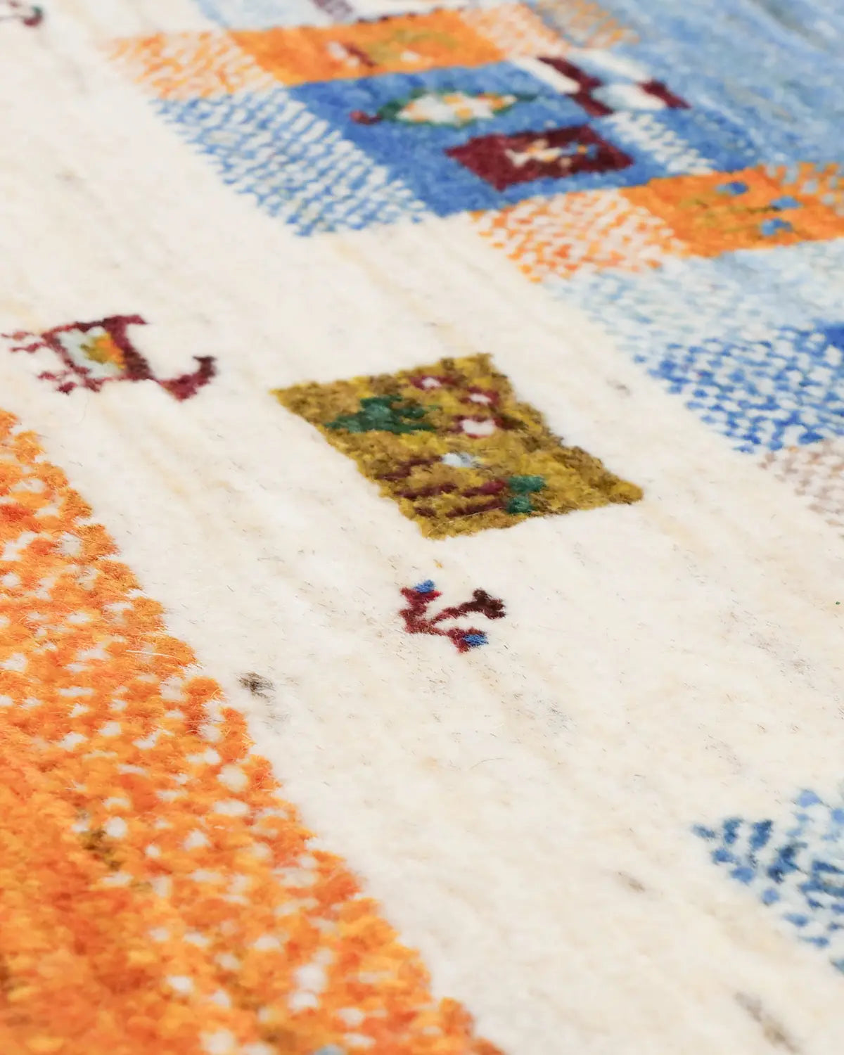 手織りの風合いが感じられる玄関マット