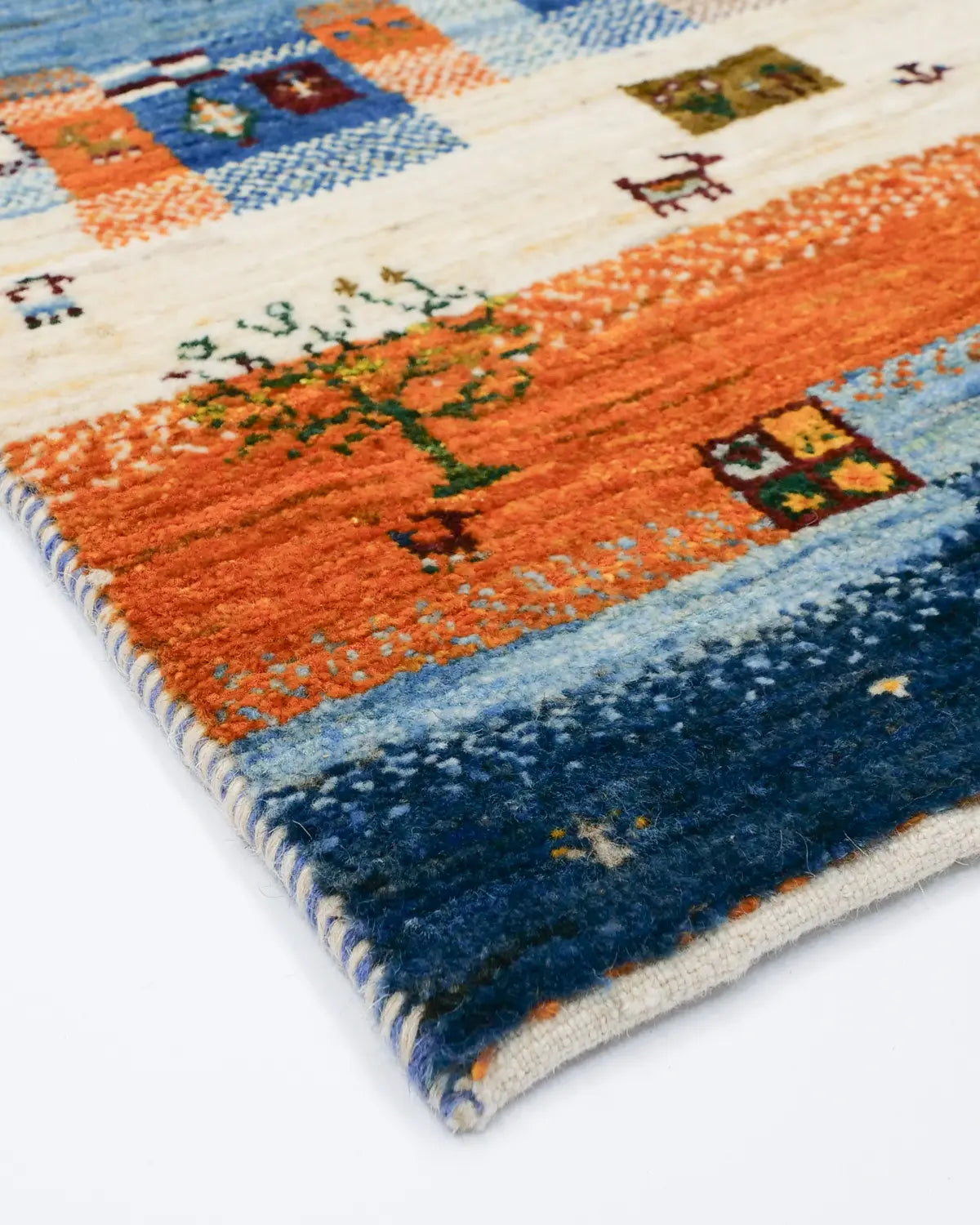 鮮やかな配色でインテリアのアクセントに