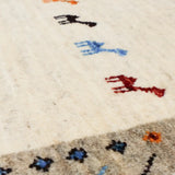 手織りの温もりが伝わるクラシックデザイン