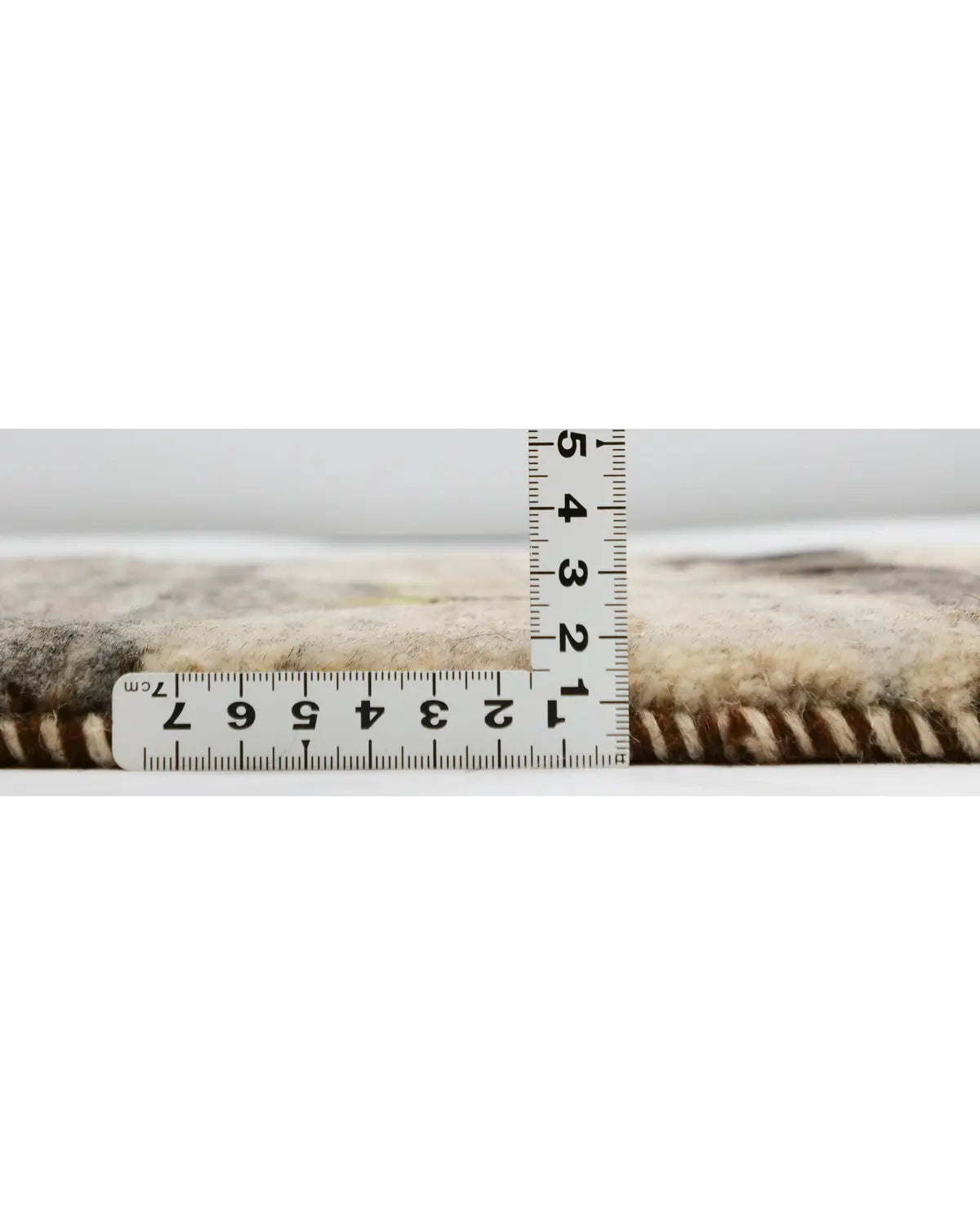 落ち着いたトーンの風景デザインギャッベの厚み