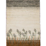 草原に立つ花穂がやさしいグラデーションの空の下に揺れる風景を織り込んだギャッベ