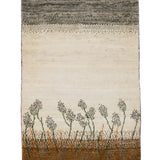 草原に立つ花穂がやさしいグラデーションの空の下に揺れる風景を織り込んだギャッベ