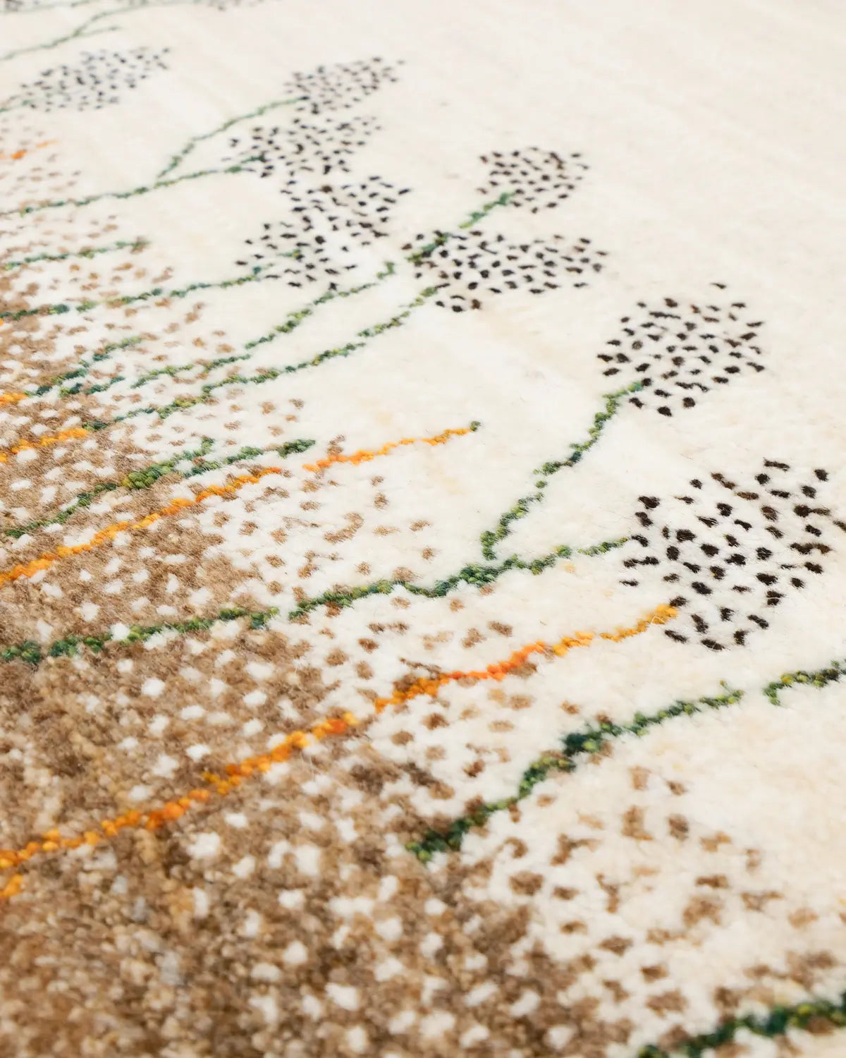 空と大地が溶け合うようなグラデーションに花穂が並ぶ玄関マット