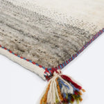 手紡ぎウールの柔らかい質感で自然の優しさを感じるギャッベ