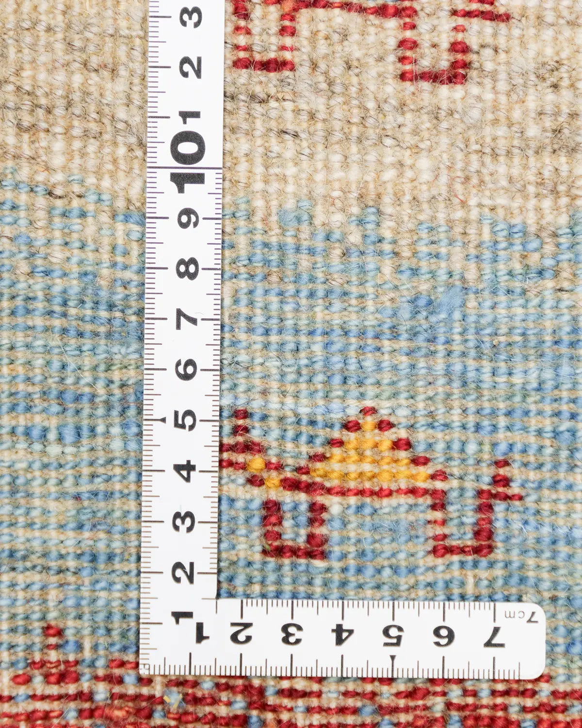 伝統文様と現代的カラーを融合した手織りギャッベのおり密度