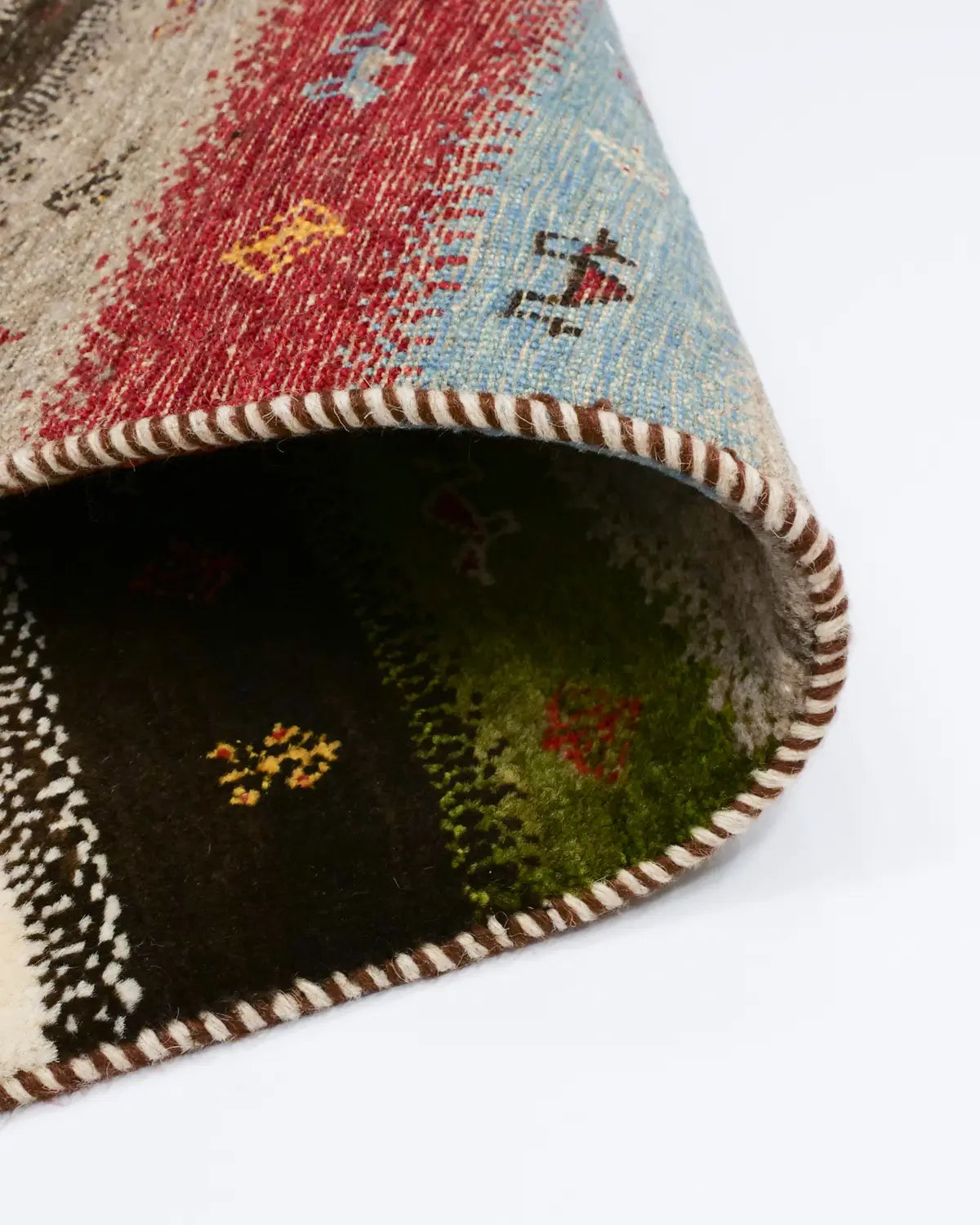 ラクダ模様がかわいいギャッベラグ。