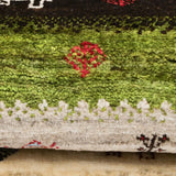 温かみある色合いで床を彩るギャッベマット。