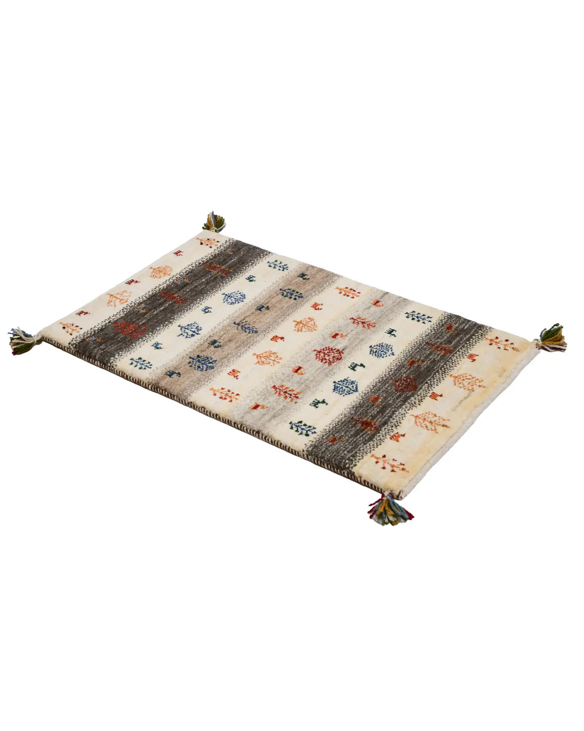 ナチュラルカラーにカラフルな木と鹿が映える玄関マット。