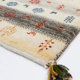 手紡ぎウールの風合い豊かなギャッベマット。