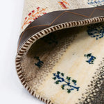 四隅に房飾り付き、伝統的デザインのギャッベラグ。