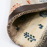 四隅に房飾り付き、伝統的デザインのギャッベラグ。