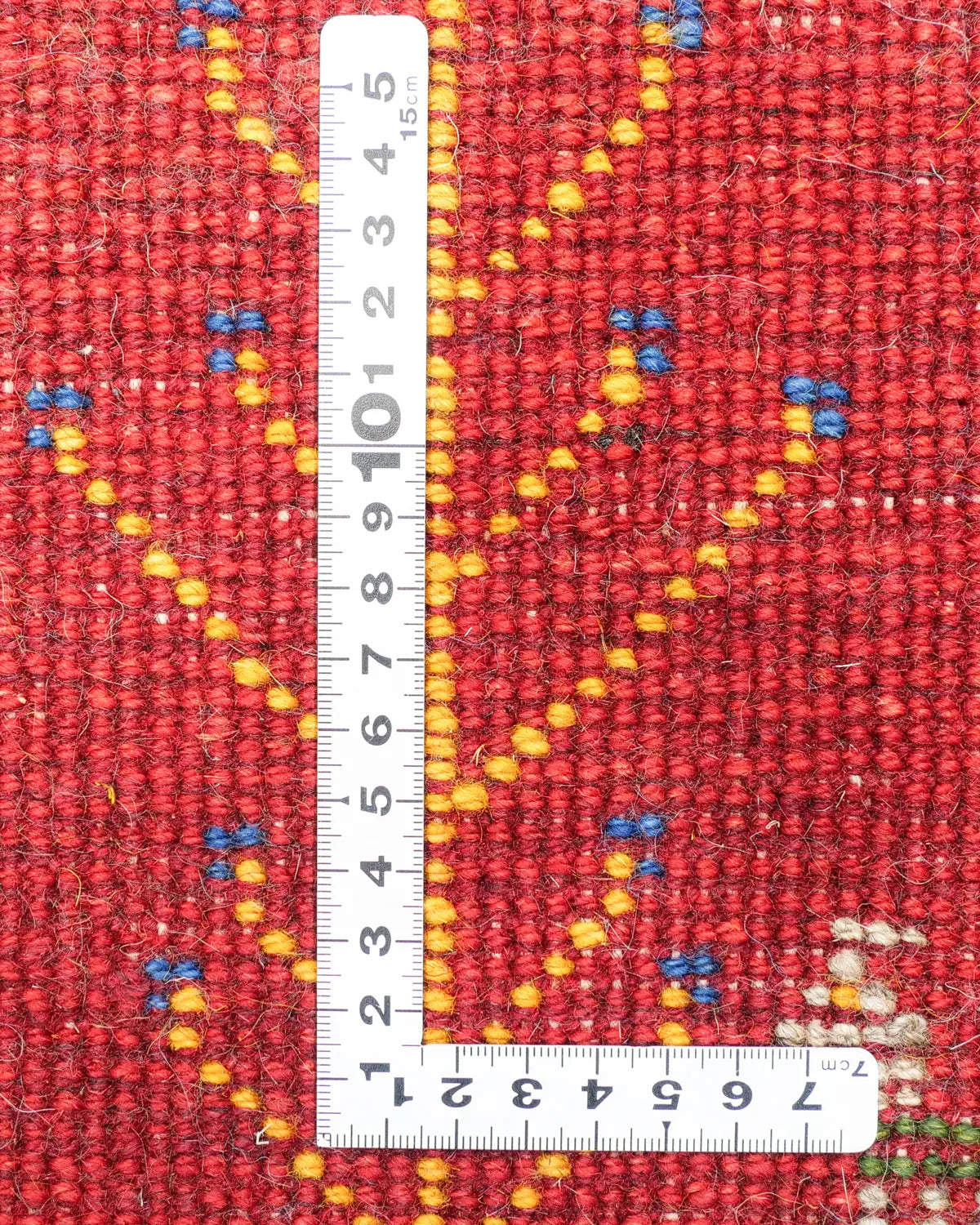 ギャッベ 座布団・深紅地・織り密度をスケールで計測