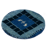 ギャッベ 座布団・円形・ブルー市松の額縁デザイン（別角度カット）