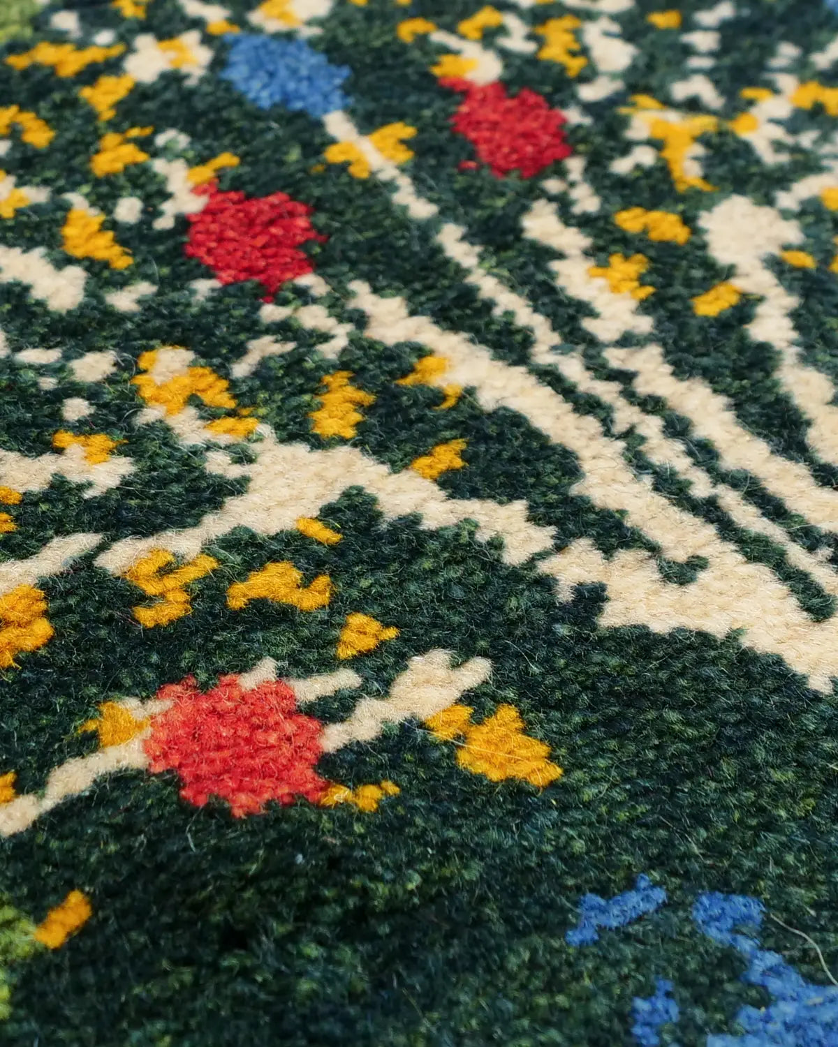 ペルシャギャッベ 約38cm x 38cm|SATHI RUGS ペルシャギャッベ 約38cm x 38cm|SATHI RUGS