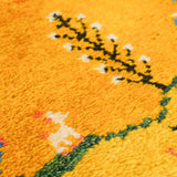ギャッベ 座布団・円形・色とりどりの花のアップ