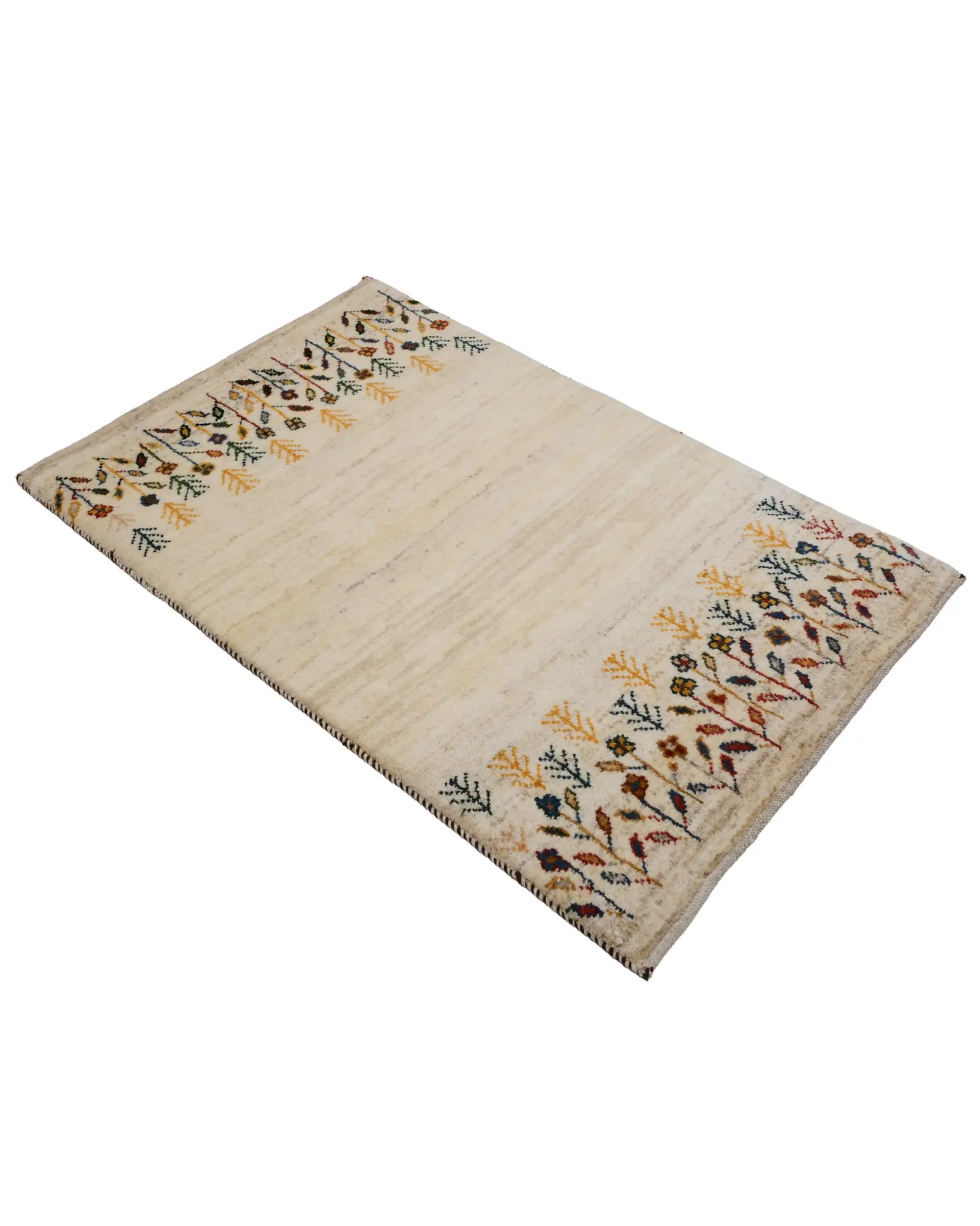 ペルシャギャッベ シーラーズ産 ウール アイボリー 玄関マット 斜めから見た全体