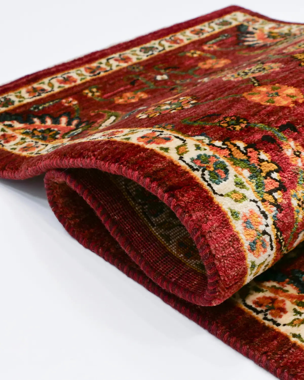 ウール手織りラグ ペルシャギャッベ シーラーズ 花柄 質感がわかる写真